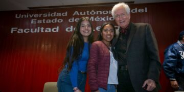 Carlos Bracho expuso su participación como escritor y editor de “Los muertos hablan” y como autor de “La misión de los vencidos”.