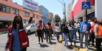 La comunidad de la UAEMéx está capacitada para actuar ante un sismo, afirmó el rector Carlos Eduardo Barrera Díaz.