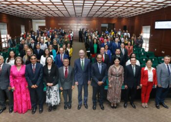 Profesionalización permanente del personal y de los procesos administrativos en la UAEMéx