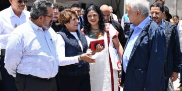 Visita de AMLO y Delfina Gómez en Atenco, frena despojo y abuso contra núcleos agrarios