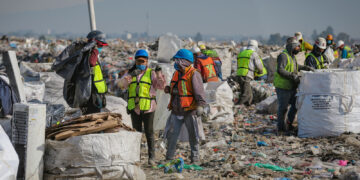 La gestión adecuada de la basura es fundamental para mantener la salud de la población.