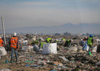 Sin duda, la correcta gestión de los residuos sólidos urbanos minimiza los impactos ambientales en agua, suelo y aire, y, en consecuencia, protege la salud pública.