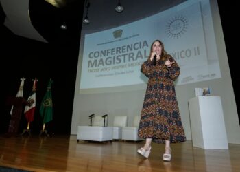 Los estudiantes del nivel superior recibieron gratuitamente el libro “Those who inspire México II”.