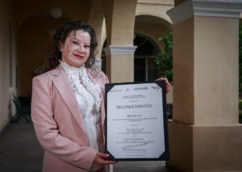 Alumniversitaria: Rebeca Hernández Reyes, estudiante UAEMéx, reconocida con el Premio Estatal de Contraloría Social 2023