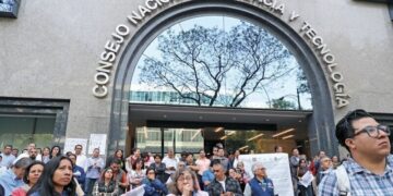 Se hace un llamado al CONAHCYT para que: Transparente y comunique los criterios de asignación de becas.