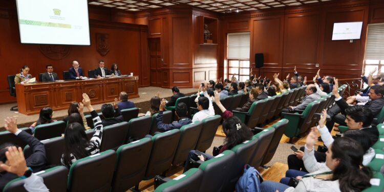 La UAEMéx aprobó la enmienda a 30 especialidades médicas hospitalarias que oferta la Facultad de Medicina.