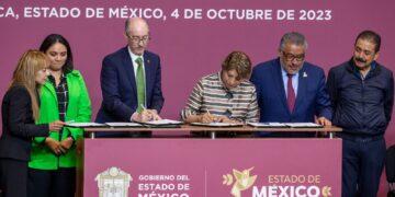 La gobernadora reconoció el apoyo de la UAEMéx y adelantó que con la puesta a disposición de unidades móviles de esterilización que serán desplegadas en todo el territorio estatal.