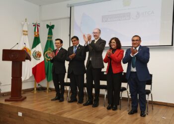 Carlos Eduardo Barrera Díaz, encabezó la ceremonia conmemorativa del 5o aniversario del IITCA y de los 30 años de la fundación del CIRA