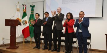 Carlos Eduardo Barrera Díaz, encabezó la ceremonia conmemorativa del 5o aniversario del IITCA y de los 30 años de la fundación del CIRA