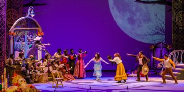 En Panteón de Amores participaron 50 músicos en escena, integrantes de la Orquesta Sinfónica Juvenil de la UAEMéx (OSJUAEMéx).