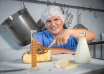 El taller de Lácteos tiene como propósito contribuir a la formación de los alumnos de la Licenciatura en Medicina Veterinaria y Zootecnia.