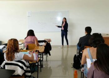 Egresados UAEMéx, convocados a impactar en su comunidad, a través del impulso al emprendimiento