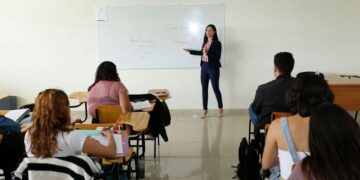 Egresados UAEMéx, convocados a impactar en su comunidad, a través del impulso al emprendimiento