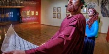 La Divina Comedia acompaña al espectador, a través de un viaje por los cuadros de Dalí, colocados en la Galería Universitaria “Fernando Cano”.