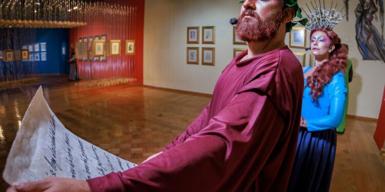 La Divina Comedia acompaña al espectador, a través de un viaje por los cuadros de Dalí, colocados en la Galería Universitaria “Fernando Cano”.