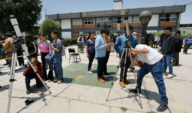 El rector de la UAEMéx, Carlos Eduardo Barrera Díaz, destacó el esfuerzo por realizar tareas de divulgación del conocimiento.