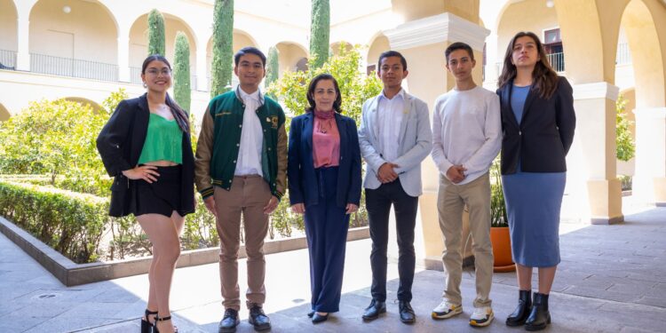 26 estudiantes de la UAEMéx fueron reconocidos por el Centro Nacional de Evaluación para la Educación Superior (CENEVAL).
