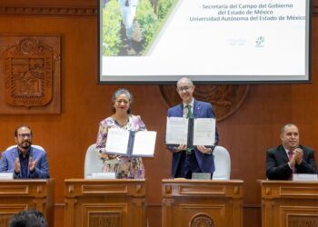 El rector de la Máxima Casa de Estudios mexiquense, Carlos Eduardo Barrera Díaz, explicó que la vinculación entre instituciones y el sector social fortalece la colaboración interdisciplinaria en lo relacionado con el campo mexiquense.