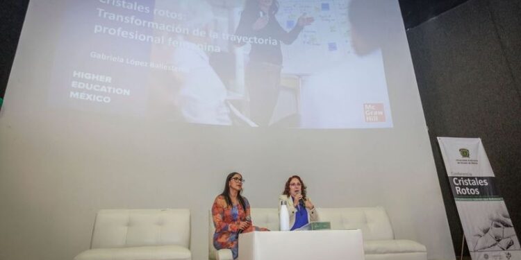 Gabriela López Ballesteros, indicó que la cultura y sociedades han causado que para el sector femenino sea difícil dedicarse a las áreas STEM), provocando que sufran el Síndrome de la impostora, donde se autosabotean y se consideran incapaces para acceder a ciertos puestos laborales.