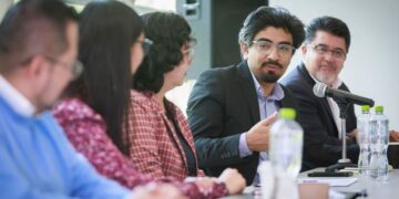 Descubre cómo la ética periodística se convierte en el fundamento de un periodismo confiable y relevante, esencial para la democracia y los derechos humanos, según los expertos de la UAEMéx en el Día Mundial de la Libertad de Prensa.