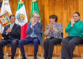 La ejecutiva mexiquense reconoció el trabajo realizado por el rector Barrera Díaz durante la Administración Universitaria 2021-2025, al implementar acciones en beneficio del medio ambiente.