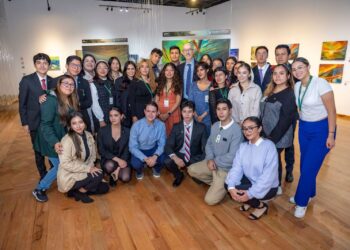 La UAEMéx inauguró la exposición “Ciudades Ancestrales. Paisajes sin tiempo”, la cual se compone de 30 pinturas, 15 fotografías y 10 dibujos, además de una selección de animaciones que han sido sumamente reconocidas en festivales a nivel internacional, como Annecy, en Francia, y Animasivo, en México.