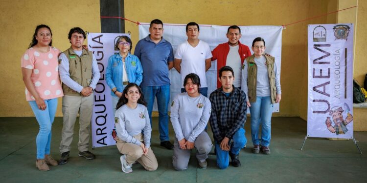 Universitarios presentaron a la comunidad de San Ambrosio Chalmita los avances de los trabajos arqueológicos que desde hace más de dos años realizan en el municipio de Ocuilan.