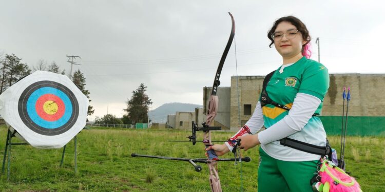 Deporte, herramienta útil para superar tus miedos: María Rebeca Sánchez Vega, arquera de la Universidad Autónoma del Estado de México.