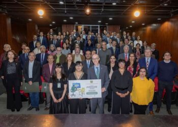 Destaca la realización de 75 productos académicos y de investigación, entre artículos científicos en revistas, incluidas en índices internacionales de prestigio.