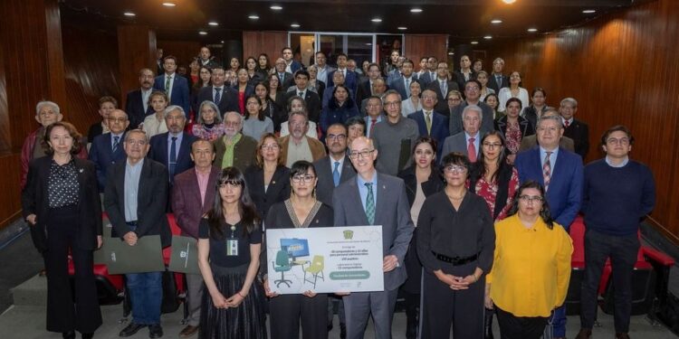 Destaca la realización de 75 productos académicos y de investigación, entre artículos científicos en revistas, incluidas en índices internacionales de prestigio.