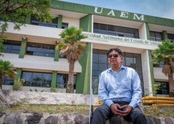 José Juan estudió la Licenciatura en Derecho en el Centro Universitario Ecatepec de la Universidad Autónoma del Estado de México.