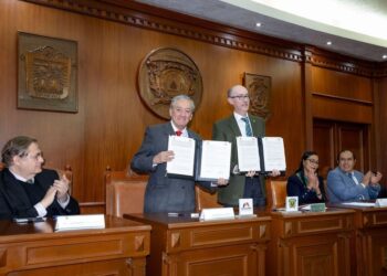 El rector de la UAEMéx, Carlos Eduardo Barrera Díaz, recalcó que el Sistema Mexiquense de Medios Públicos transmite el programa “Enjambre Universitario”