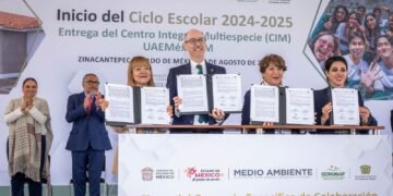La gobernadora de la entidad, Delfina Gómez Álvarez, y el rector Carlos Eduardo Barrera Díaz inauguraron el Ciclo Escolar 2024-2025 de la Autónoma mexiquense y entregaron el Centro Integral Multiespecie (CIM) UAEMéx-GEM, en San Juan de las Huertas, municipio de Zinacantepec.