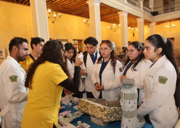 Dentro de las actividades de la Expo Geronto 2024, se llevaron a cabo conferencias sobre la importancia del cuidado de la salud en la vejez.
