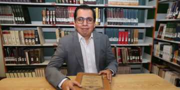 Luis Fernando Vivero Domínguez, docente de la Facultad de Humanidades de la Universidad Autónoma del Estado de México (UAEMéx), ganó el Premio Nacional Francisco Javier Clavijero en Historia y Etnohistoria del Instituto Nacional de Antropología e Historia (INAH) en su edición 2024.