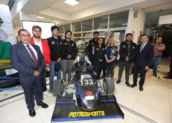 El rector de la UAEMéx, Carlos Eduardo B. D., presidió el 2° informe de actividades del director de la Facultad de Ingeniería, Marcelo Romero Huertas.