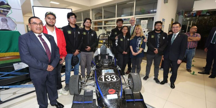 El rector de la UAEMéx, Carlos Eduardo B. D., presidió el 2° informe de actividades del director de la Facultad de Ingeniería, Marcelo Romero Huertas.