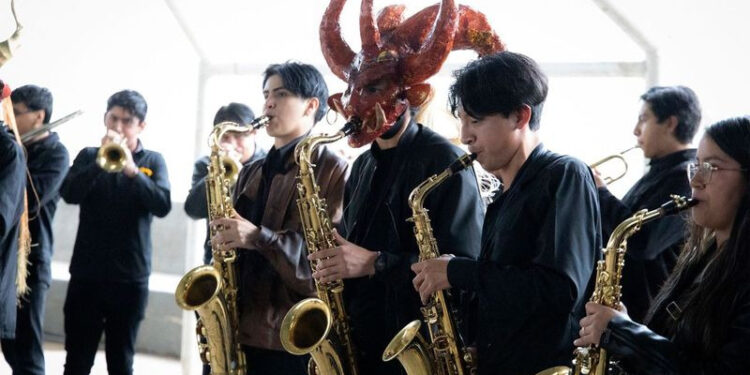 Los Diablos de Yauhtli representa las tradiciones de la celebración de San Miguel Arcángel y el uso de las cruces de pericón en el municipio de Tenancingo.