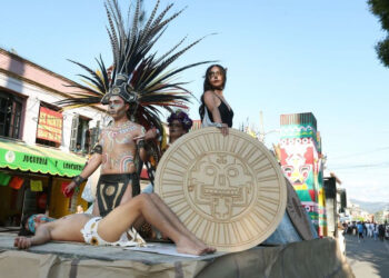 ? ¡Revive el Festival "El muerto al pozo y el vivo al gozo" con 950 estudiantes de la UAEMéx! ?? #OrgulloUniversitario #TradiciónUAEMéx