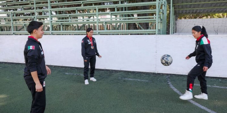 ? Plata con corazón auriverde: el equipo de futsal de la UAEMéx brilla en su debut internacional