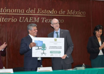 El rector Carlos Eduardo Barrera Díaz encabezó el segundo informe anual de actividades del director de este campus de la institución, Juan Carlos Ramos Corchado.