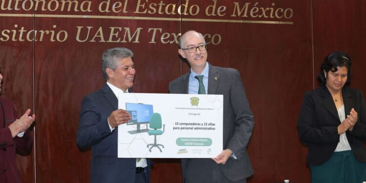 El rector Carlos Eduardo Barrera Díaz encabezó el segundo informe anual de actividades del director de este campus de la institución, Juan Carlos Ramos Corchado.