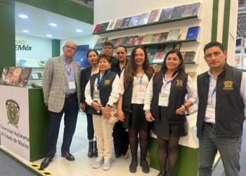 La Universidad Autónoma del Estado de México (UAEMéx) participa en la Feria Internacional del Libro de Guadalajara 2024, destacando su producción editorial con 180 títulos, de los cuales un tercio son novedades de 2024. La UAEMéx ha sido reconocida como la mejor universidad pública estatal del país por su calidad en educación, investigación y difusión del conocimiento.