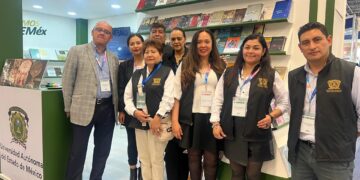 La Universidad Autónoma del Estado de México (UAEMéx) participa en la Feria Internacional del Libro de Guadalajara 2024, destacando su producción editorial con 180 títulos, de los cuales un tercio son novedades de 2024. La UAEMéx ha sido reconocida como la mejor universidad pública estatal del país por su calidad en educación, investigación y difusión del conocimiento.
