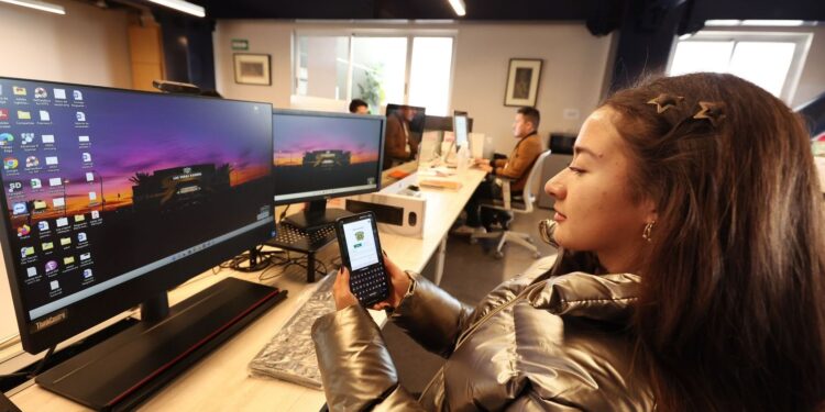 La Biblioteca Digital en 2024 alcanzó un acervo de 496 mil 924 títulos de libros, 113 mil 274 revistas electrónicas y 5 mil 037 periódicos de 124 países, los cuales son de consulta gratuita.