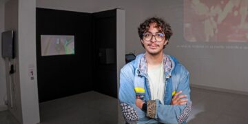 Arte por la paz: "Puente (No) Nuestro" invita a recuperar los espacios públicos desde el arte. Visita esta poderosa obra en la Galería Délfica.