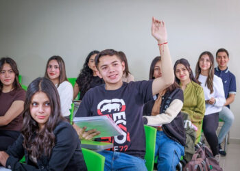 La Nueva Escuela Mexicana es un proyecto educativo con enfoque crítico, humanista y comunitario para formar estudiantes con una visión integral.