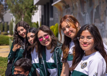 El Programa “Regresa a la UAEMEX” benefició a mil 965 personas, de las cuales, 972 fueron de bachillerato y 993 de estudios profesionales.