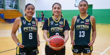 Erika Ariadne Benhumea Tovar y Ana Fernanda Rito Guzmán, estudiantes de la Universidad Autónoma del Estado de México (UAEMéx), forman parte del selectivo de básquetbol femenil, enfrentando el desafío de combinar sus estudios con la exigente vida de atletas de alto rendimiento.