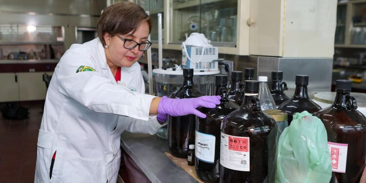 Reyna Natividad Rangel, investigadora UAEMéx, busca la eliminación de contaminantes emergentes de aguas residuales.